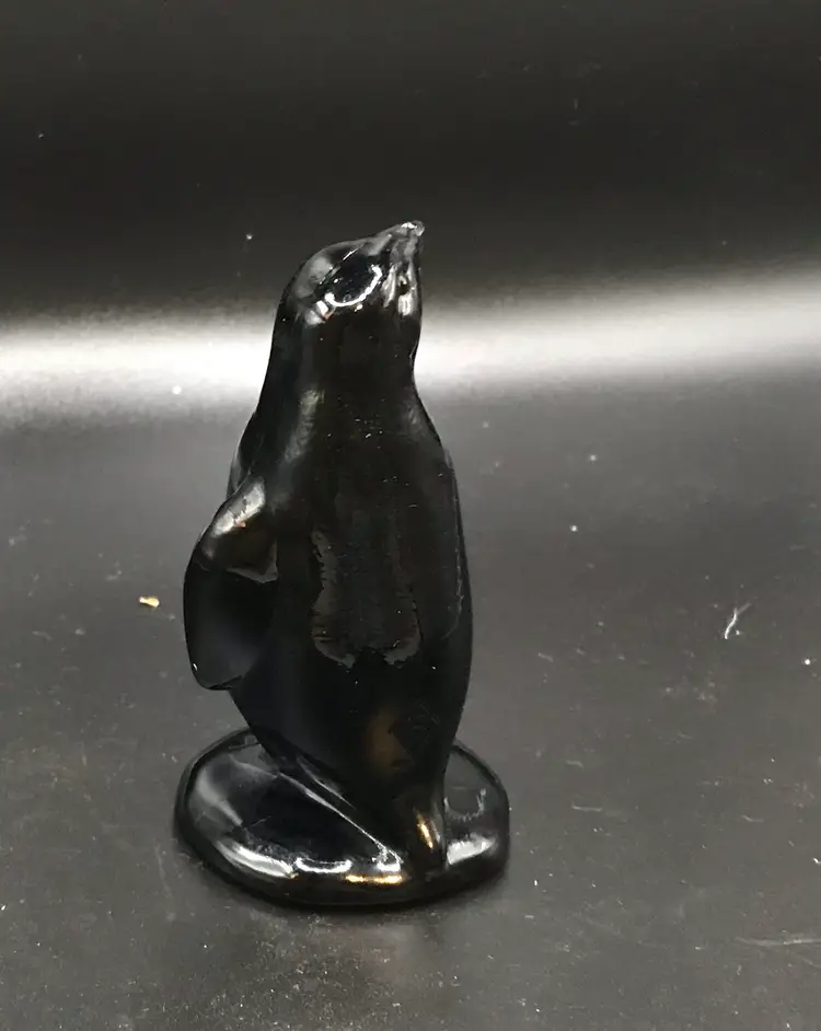 Vintage Boyd Glass Artie The Penguin Black Art Glass Figurine 3"