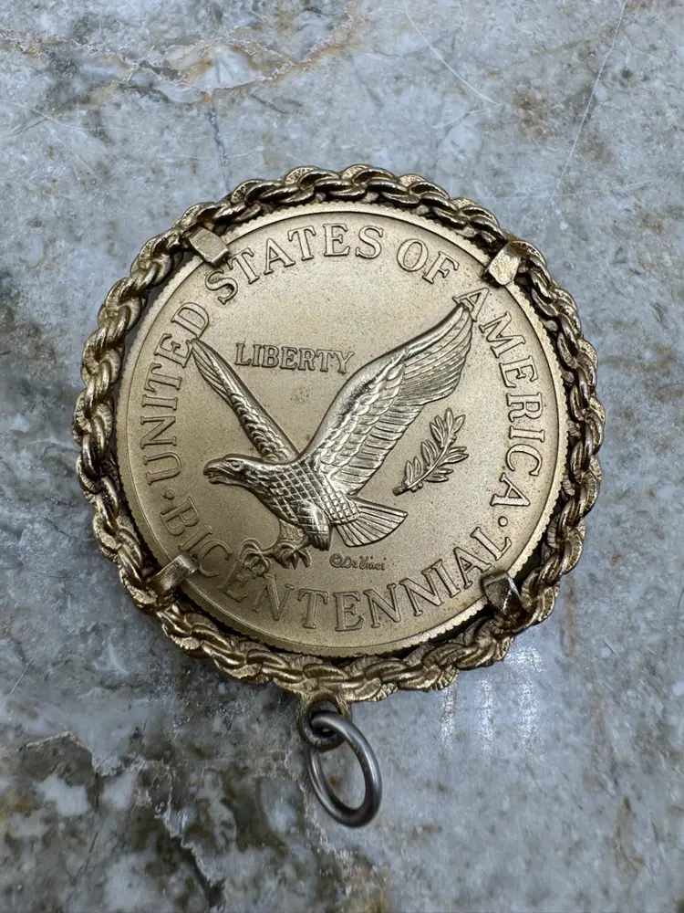 Vintage BICENTENNIAL 1776-1976 Pendant  LIBERTY BELL Gold Tone