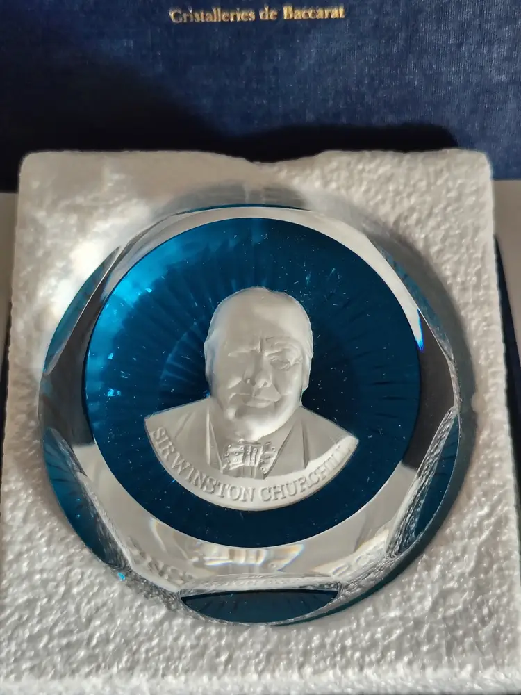 Vintage Baccarat for Franklin Mint Sulfide Cameo Paperweight  Sir Winston Churchill, c1979