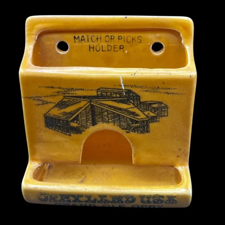 #260B Vintage Yellow Baked Enamel Over Ceramic Match Or Toothpick Holder
Souvenir From Opryland USA, Grand Ole Opry
Made In Japan