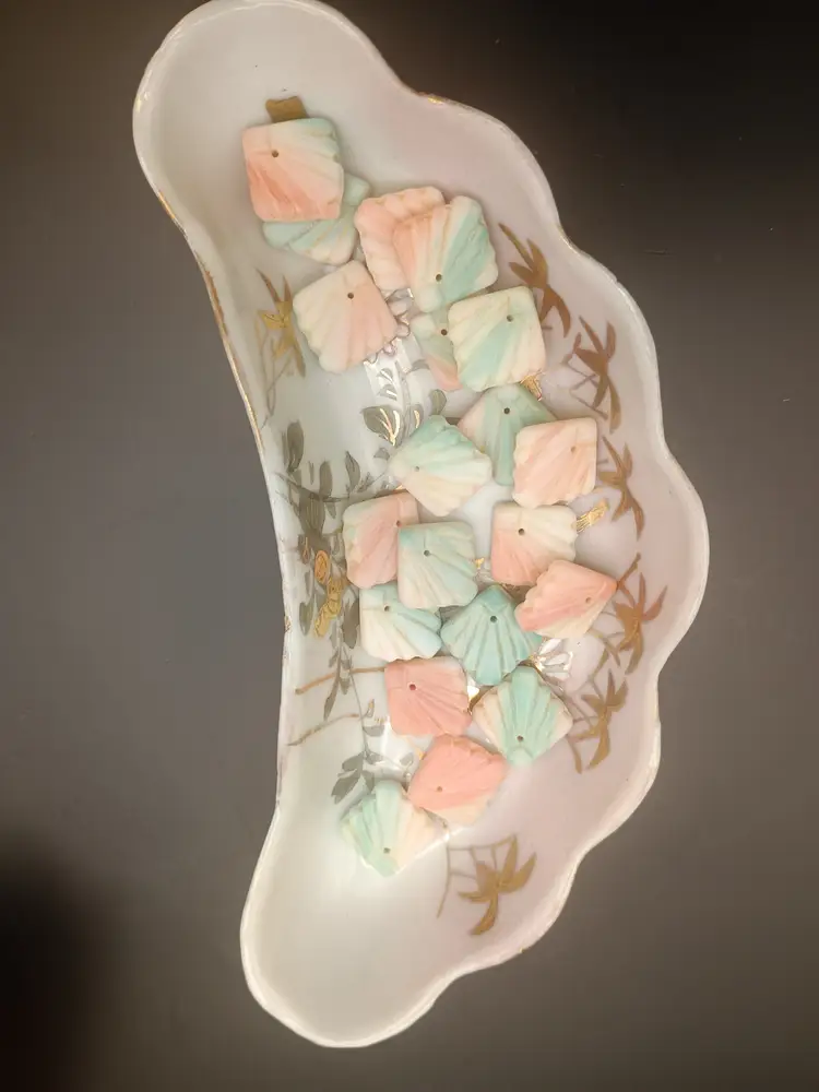 Vintage Czech Glass Scalloped Top Drilled Clam Seashell Beads