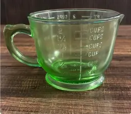 Vintage 1930s Green Uranium Depression Glass 2 Cup 16 Oz Measuring And Mixing