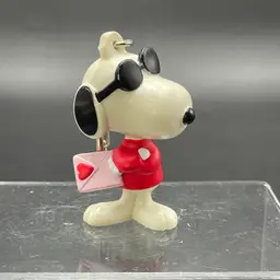 Peanuts Snoopy Joe Cool Valentine's Day Key Chain Ornament Vintage PVC Toy