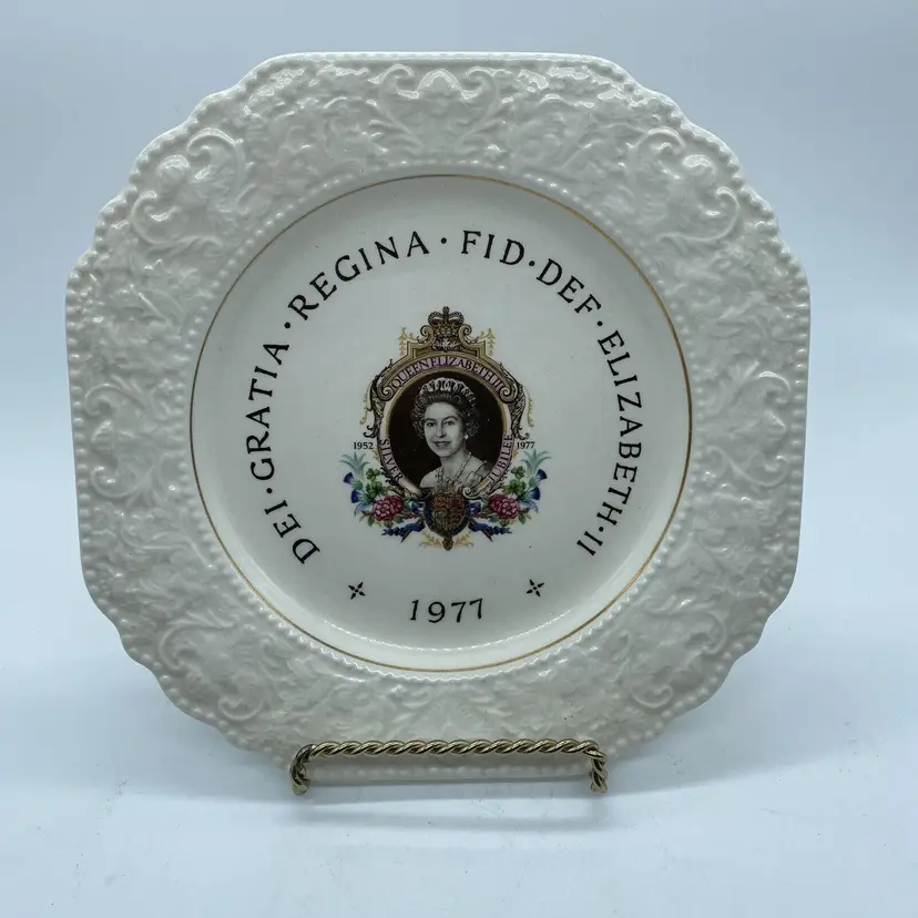 #2705 Lord Nelson 1977 Queen Elizabeth Silver Jubilee White Royalty Plate England Pair