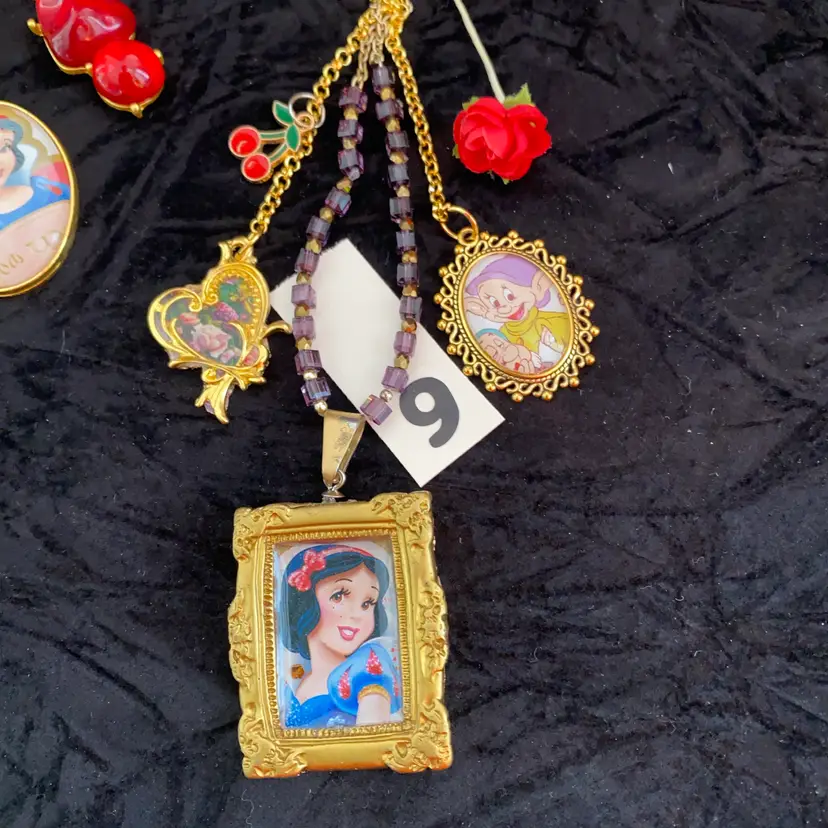 9 PURSE CHARM HANDBAG KEY RING DISNEY SNOW WHITE COLLECTIBLE ART