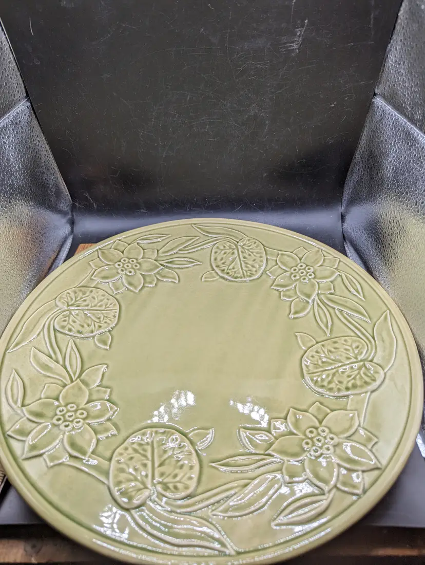 Vintage Bordallo Pinhiero Yellow Green Majolica Charger Plate With Lily Pad Flower Design