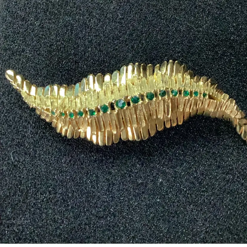 Gold Tone Brooch Green Glass Stones Approx 3” Unsigned