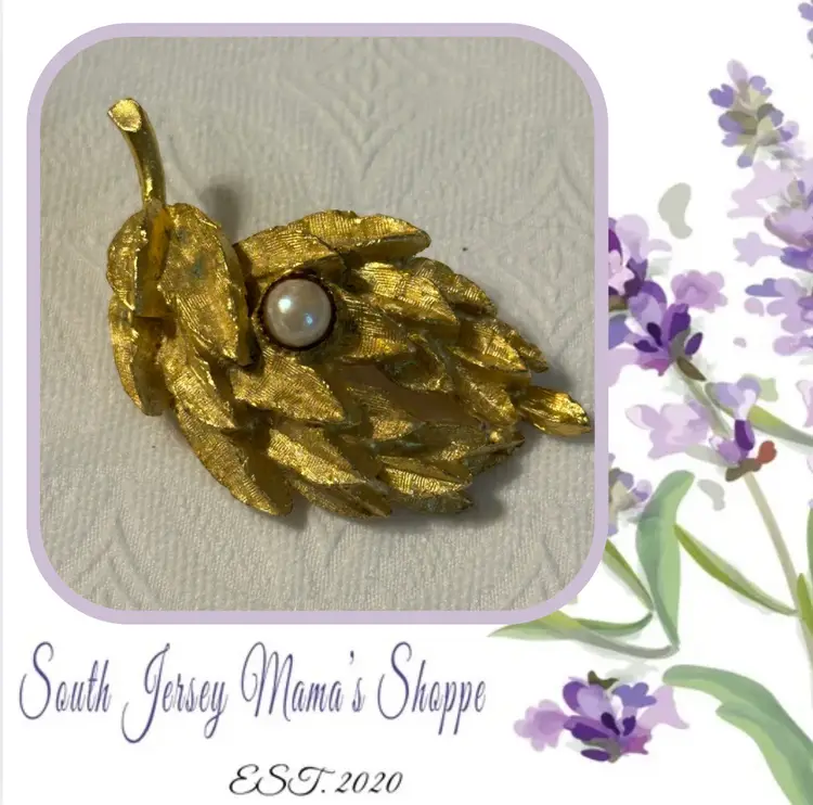 Vintage Gold Tone Leaf Brooch with Faux Pearl Accent