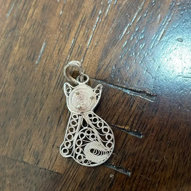 Sterling Silver Filigree Sitting Cat Pendant Halloween