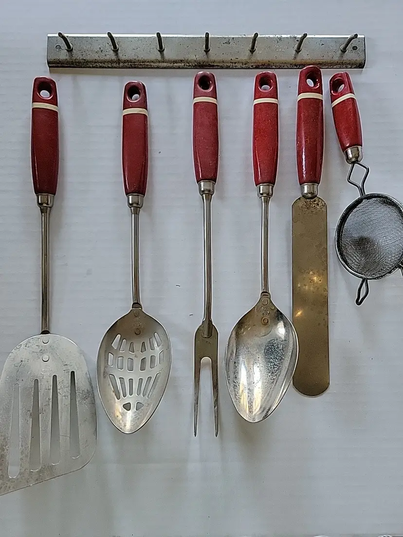 EKCO Red Wood Handle Kitchen Utensil Set Vintage W/ Wall Holder Rack Lot 7 pc