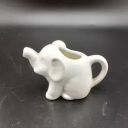 Mini elephant creamer