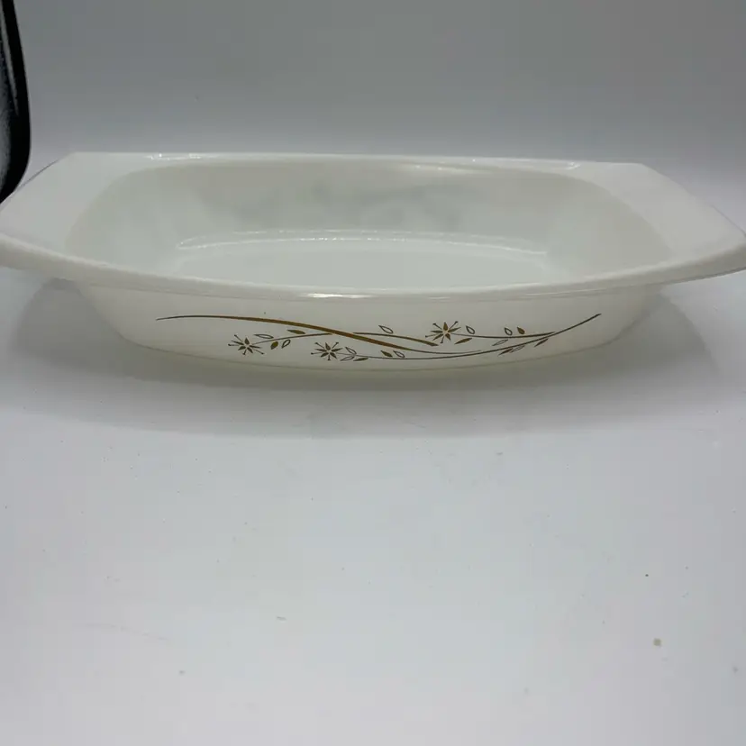 Pyrex 1 1/2 Quart Golden Honeysuckle Casserole Serving Dish 033 No Lid
