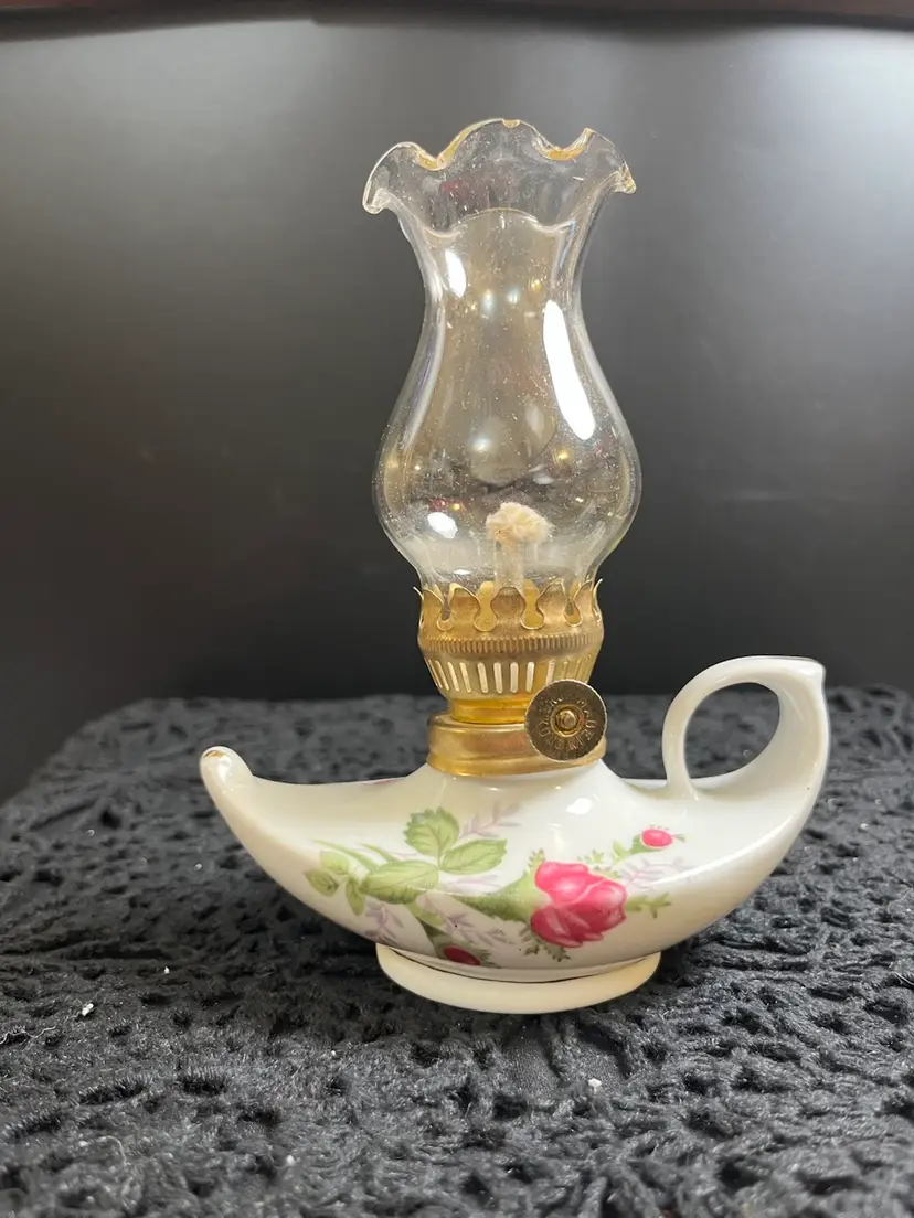 Mini Oil Aladdin Lamp. White Base with Roses. Clear Chimney.