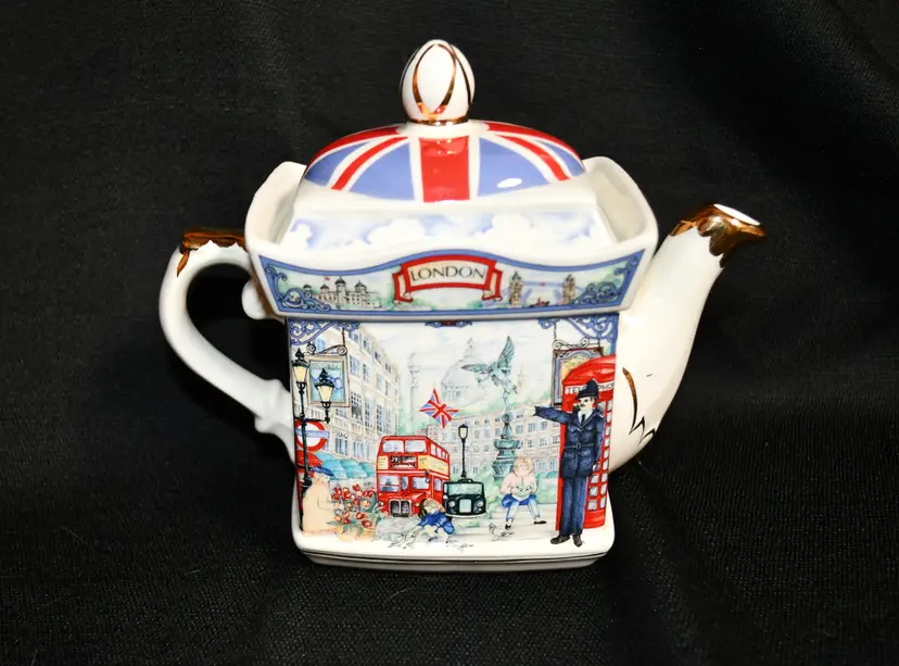 Vintage James Sadler Best Of British  Piccadilly London Heritage Ceramic 2-Cup Teapot