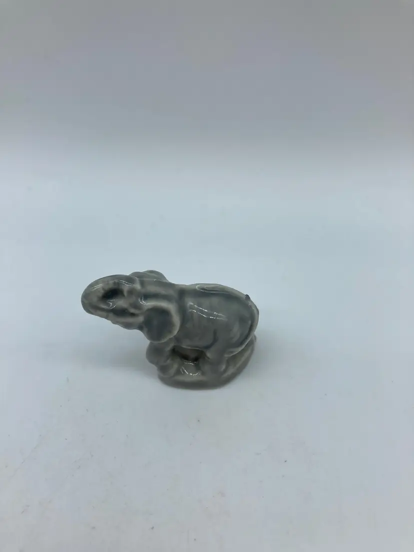Wade Elephant