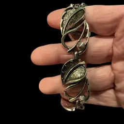 Vintage Silvertone Sarah Coventry Textured Chunky Leaf Bracelet.