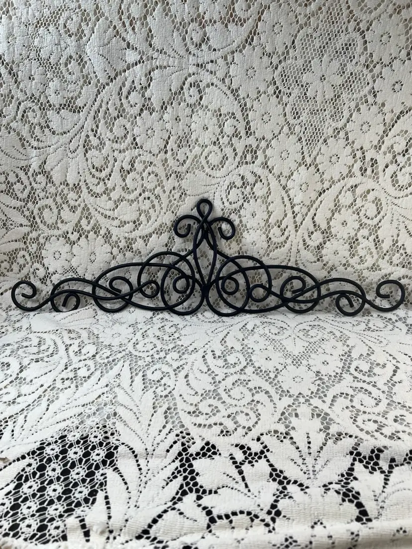 016 Black Metal Iron Scrolled Swag 21" X 6.5"