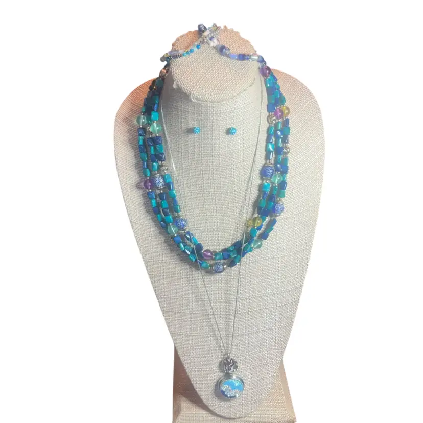 #36 - Ginger Snap Necklace Blue And Green Lot