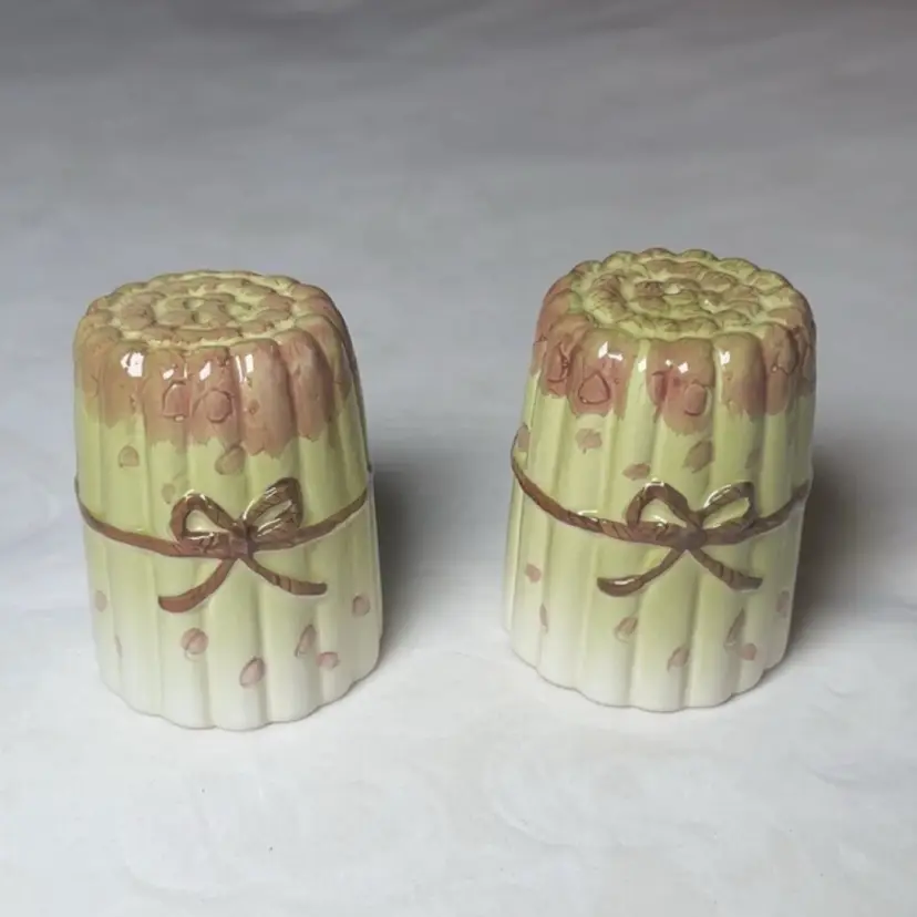 Vintage Asparagus With Bows Salt & Pepper Shakers Made In Taiwan