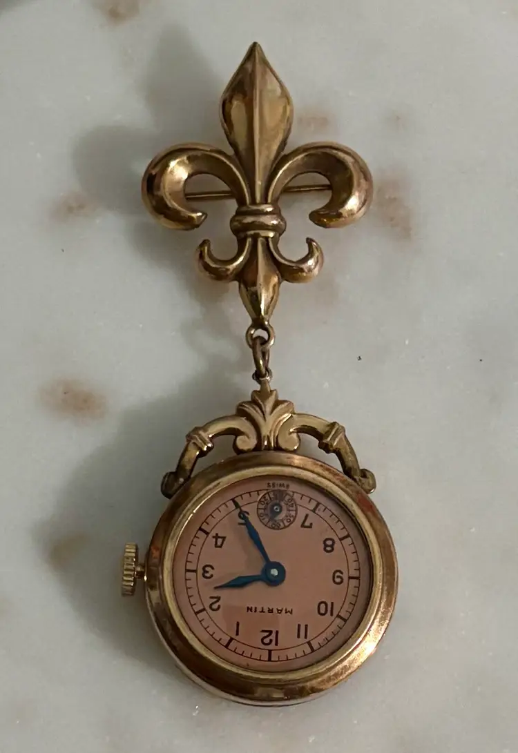 Vintage Roxy Watch Co. Swiss 1 Jewel Art Deco Dial Fleur De Lis Lapel Watch