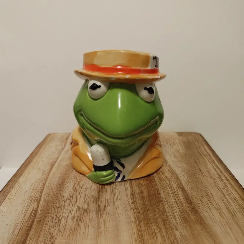 Kermit Mug- Muppet news. Sigma. Henson Assoc. Some chips on the hat rim and jacket collar.