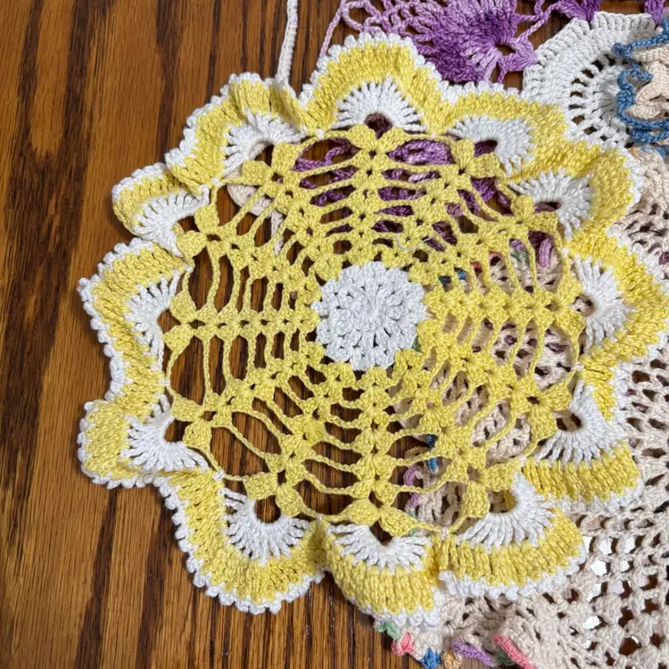 Vtg Set 4 Multi Colored Cotton Crochet Doilies