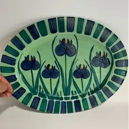 Signed- Lorrie Veasey “Our Name is Mud” Pottery- Hand-Painted -Ceramic Platter – Iris Design – 12.5″ × 9.5″ – New York City- Studio Pottery