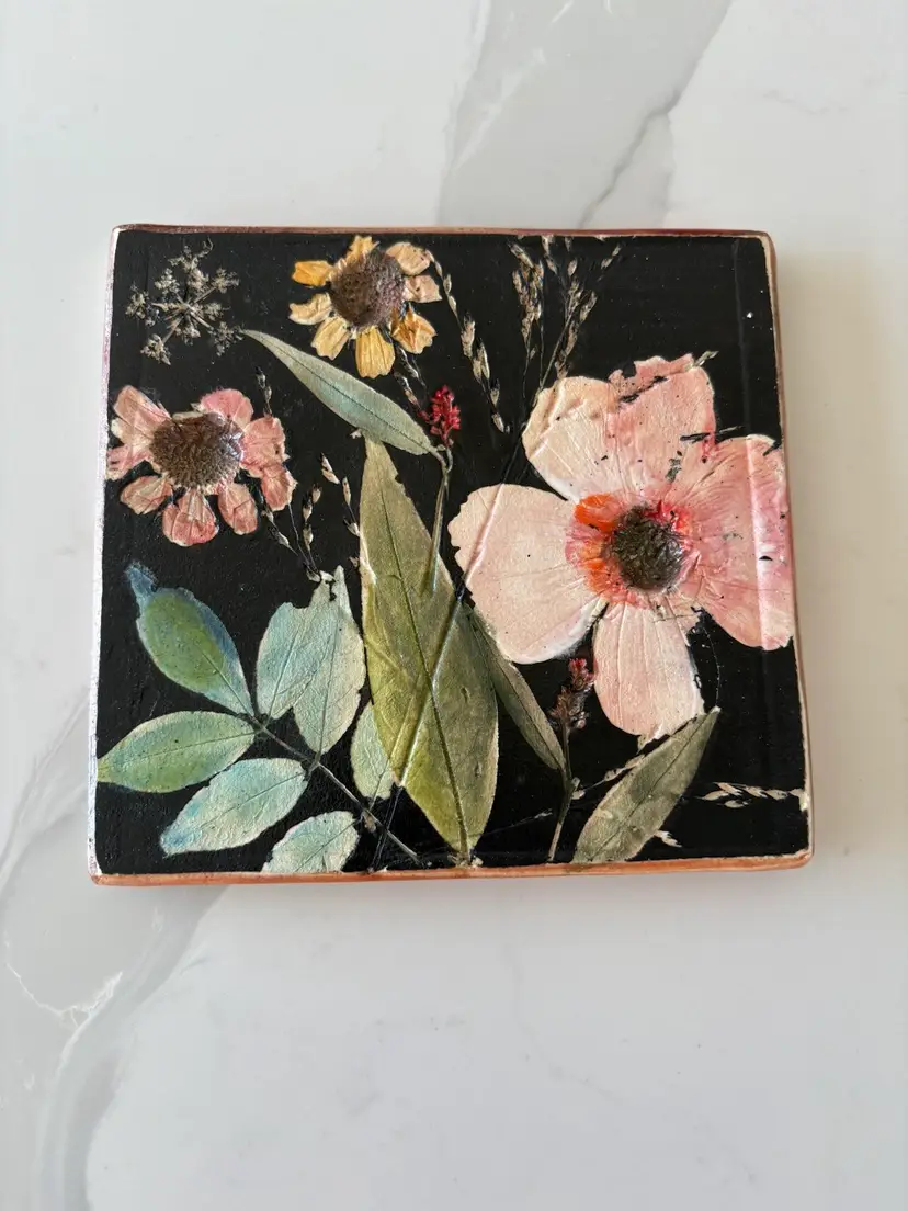 Terrain Trivet Pottery Wildflowers Grooves In The Middle Of The Flowers Beautifu