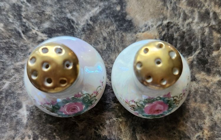 Salt & Pepper Shakers-Iridescent-Vintage