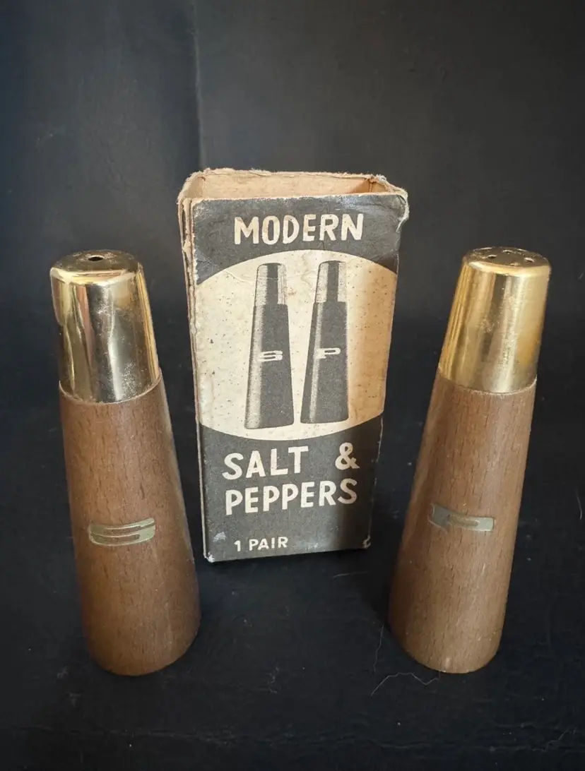 Vintage 4" yeah Salt & Pepper Shakers Mid Century Modern Japan Minimalist