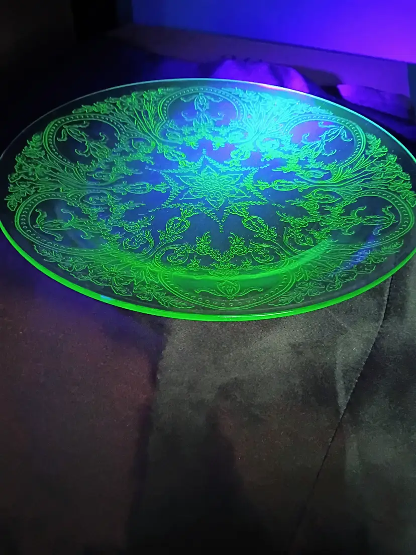 VTG Indiana Glass Green Uranium Depression Glass Horseshoe Platter Chop Plate 11 1/2"