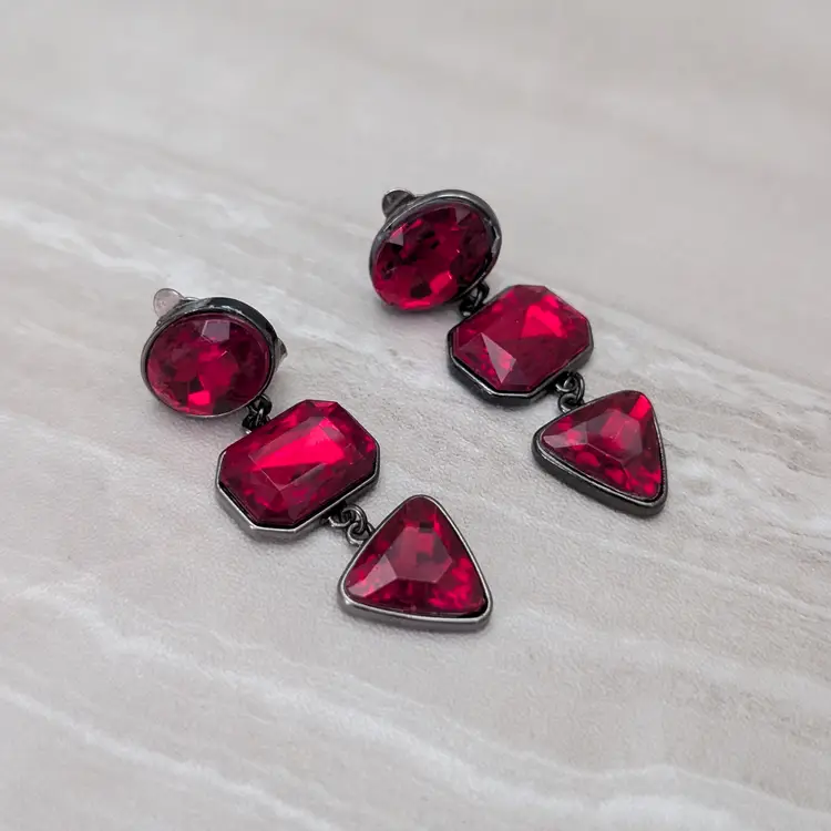 Vintage Clip On Earrings Lightweight Long Dangle Dark Grey with Red Gems Elegant