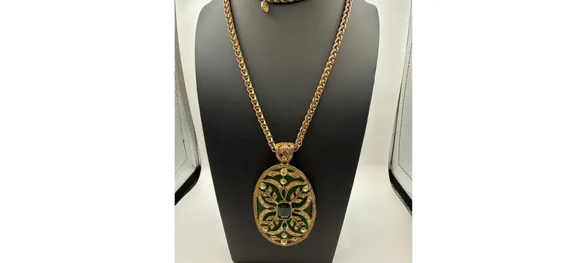 Vintage Art Deco Style Green Pendant Necklace