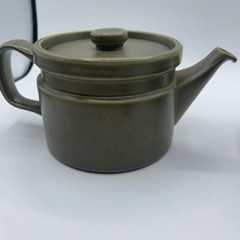 Wedgwood Greenwood Large Teapot Stoneware 9 X 5. READ DESCRIPTION