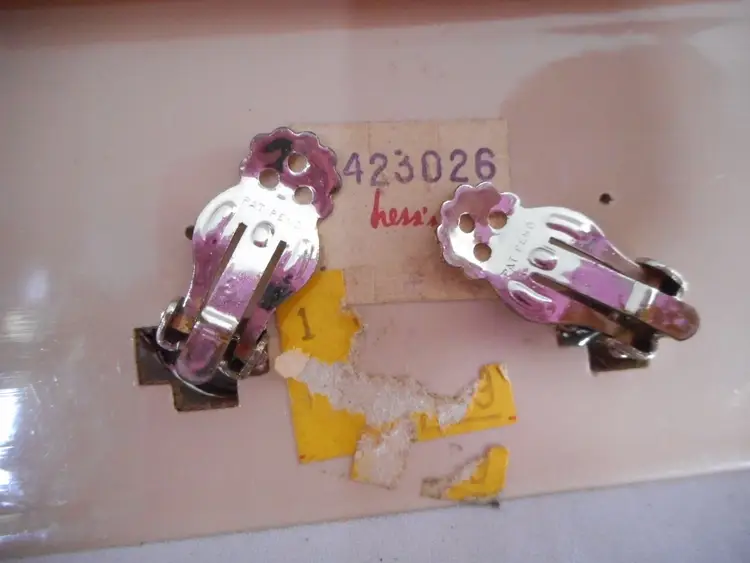 NWT Vintage 1980s grey Silver round Earrings Clip on Costume jewelry Hess's