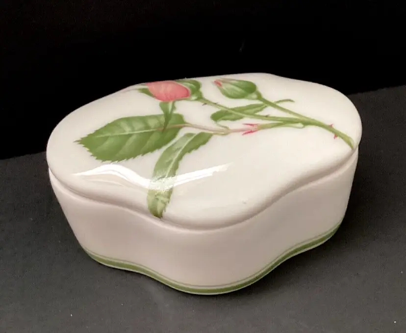Vintage Trinket Box Porcelain Depuis 1773 Paris France Decor a la Rose 2.5x1.25"h