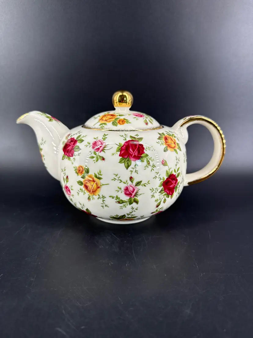Vtg Royal Albert Old Country Roses Teapot Classic IV Discontinued EUC