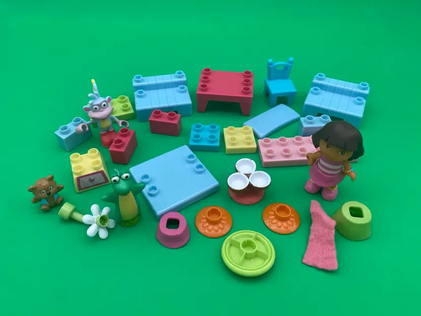 Mega Bloks Dora the Explorer Lot of 27 Pieces