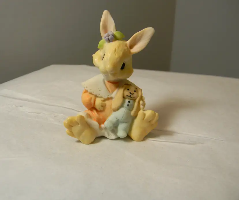 Little Hoppers "SomeBunny Loves You"- 1994-Little cheesers-Figurine #05903
