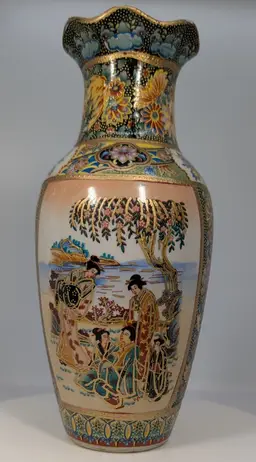 Vintage Satsuma Moriage Geisha Ware Vase