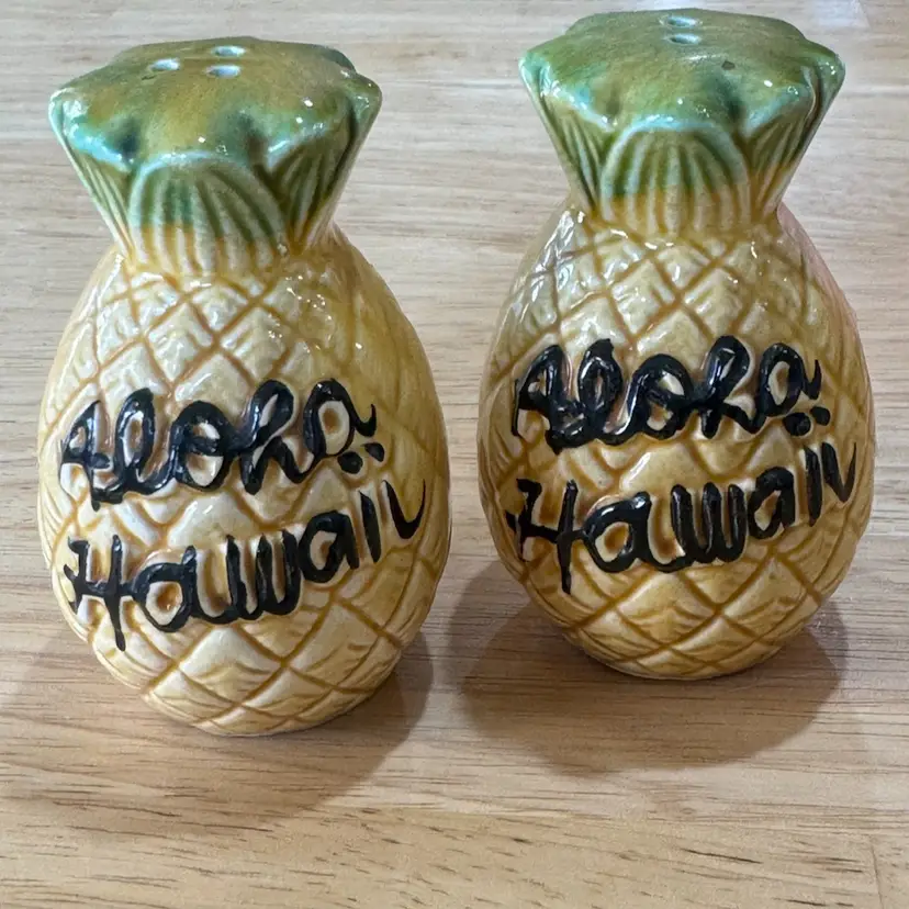 Aloha Hawaii salt and pepper shakers pineapple