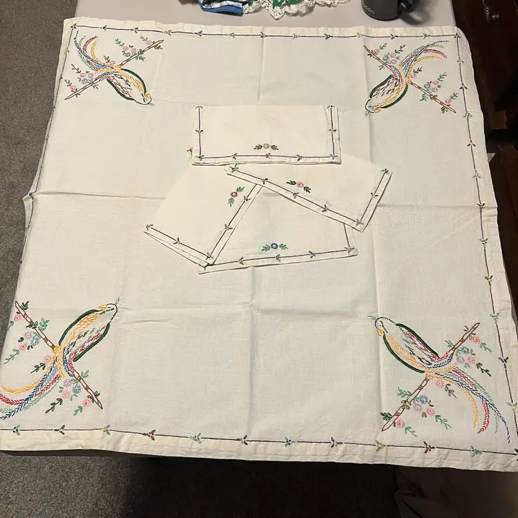 035 Colorful Parrot Embroidered 31" x 31" embroidered tablecloth with four 10" x 10" napkins