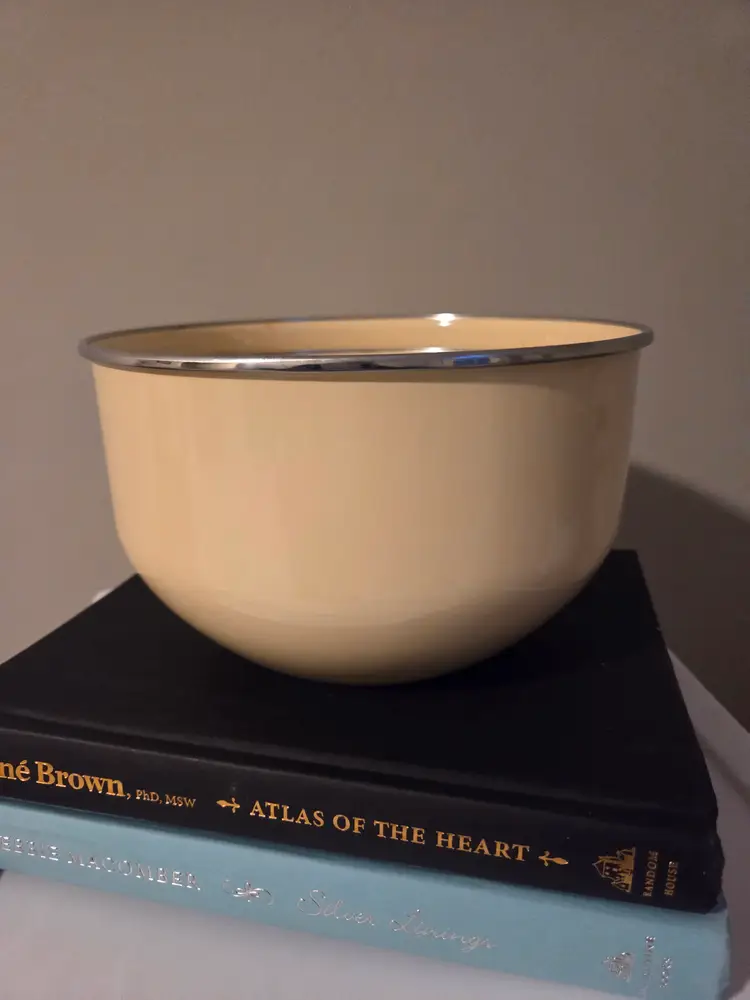 Vintage Pale yellow enamel-coated metal nesting bowls with 1 lid