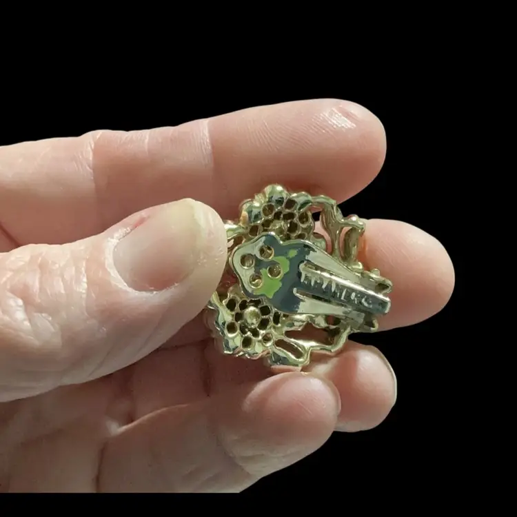 #22~ Vintage Goldtone Kramer Round Leaf Cluster Clip On Earrings. With Cream Color Faux Pearls And AB Blue Glass Rhinestones.