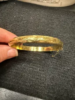 VINTAGE STERLING 925 GOLD WASH ETCHED HINGED BANGLE BRACELET 7 1/4”