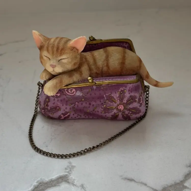 Vintage Kitty Couture Collection Cute Cat Nap-purr