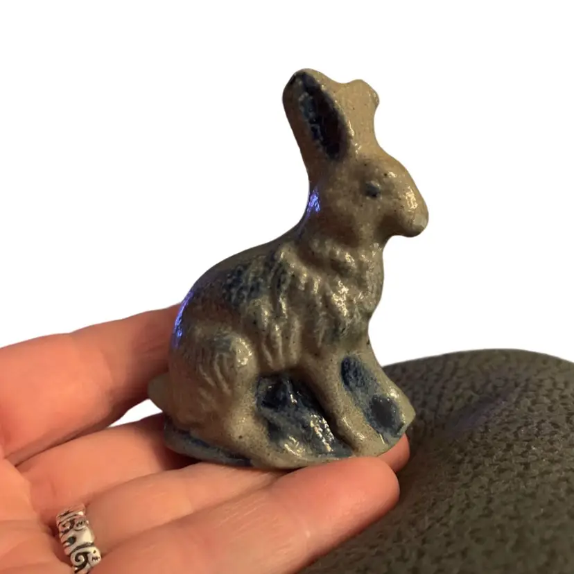 VTG Rowe Pottery Works
Rabbit Bunny Salt Glazed
1988.2 3/4" Tall