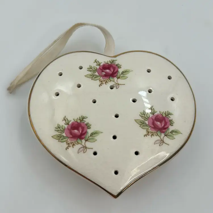 Ceramic White With Pink Flowers Rose Hart Sachet With Gold Trim