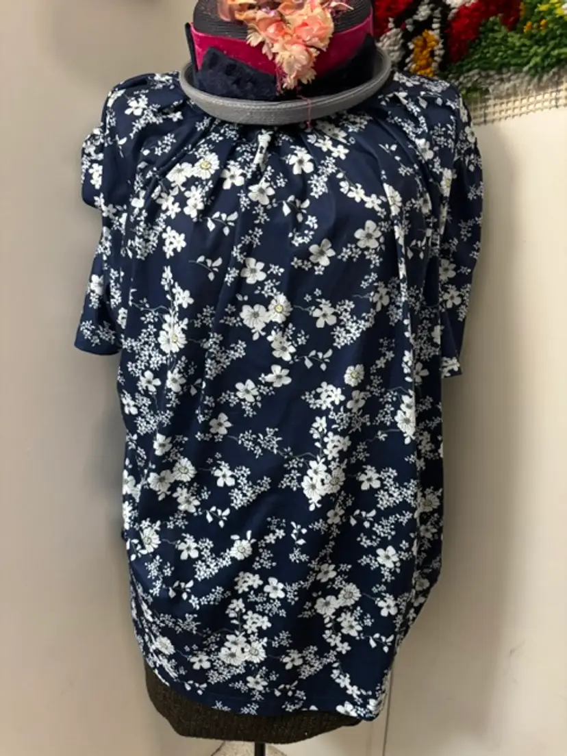 Fantaslook Women's XXXL Short Sleeve Floral Dressy Blouse..1A-1