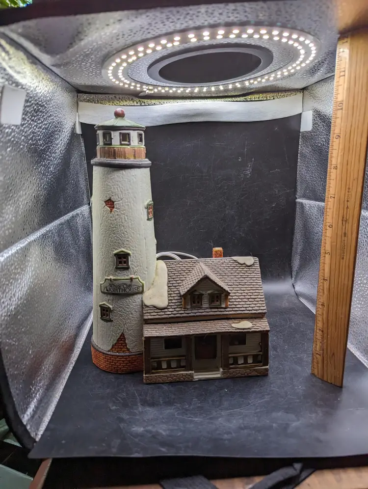 LEMAX WHITE CLIFF LIGHTHOUSE 1997 Village Collection Plymouth Corners Porcelain